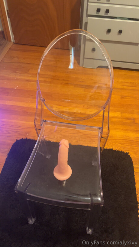 Alyxivy free pornstar picture