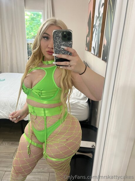 Mrskattycakes perfect model pic