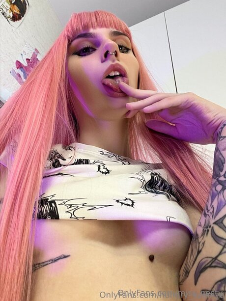 Miss Nesty model sexy photos