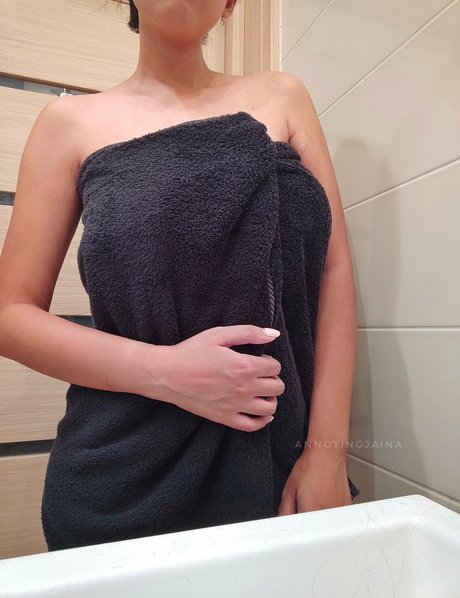 AnnoyingJaina hot pornstar pics