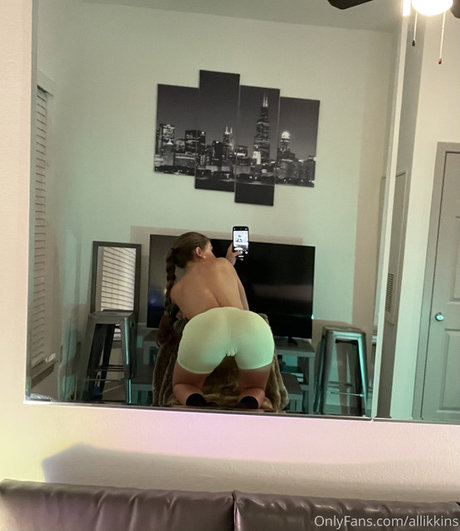 Allikkins_ star porn picture