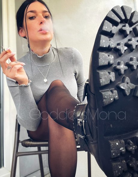 Goddess Mona pornstar pretty pictures