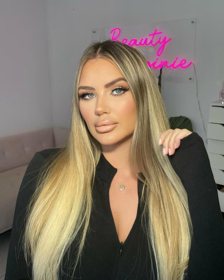 Mel Eeeelll star exclusive pics