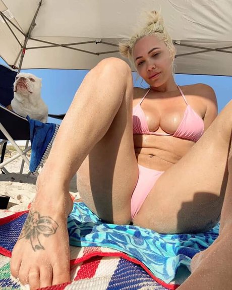 Bunnie Xo nude model img