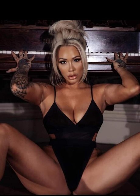 Bunnie Xo pretty star pic