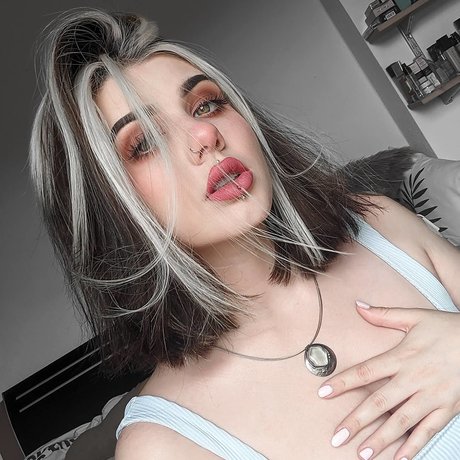 Ricky Aimee pretty actress picture