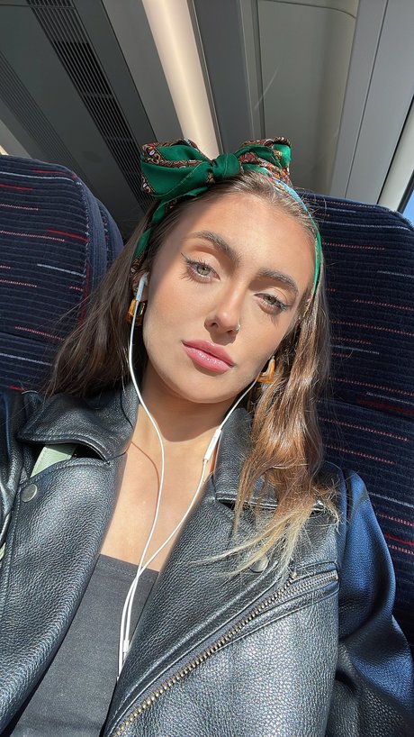 Honeyisabella_ porn actress img