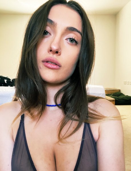 Honeyisabella_ art actress photo