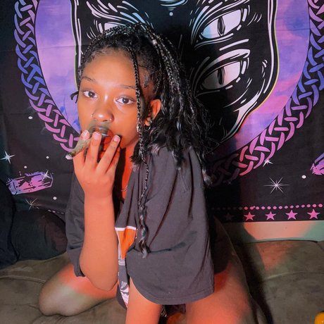 Little Me nude star pics