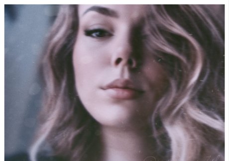 Pet Me Softly pornstar pretty picture