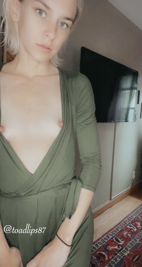 _Toadlips model naked photos
