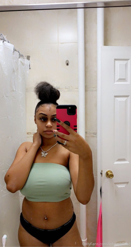 Kayla Le Bomb perfect model image