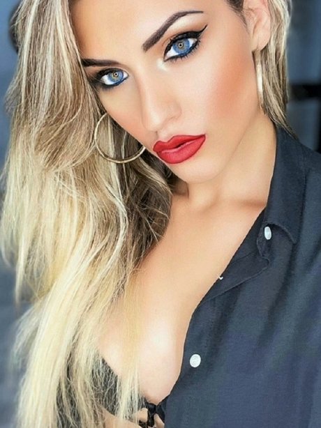 Mistress Iside_ erotic actress pics