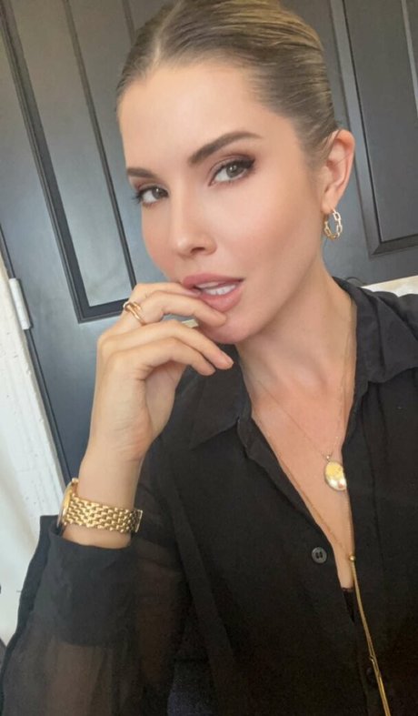 Amanda Cerny top star pic