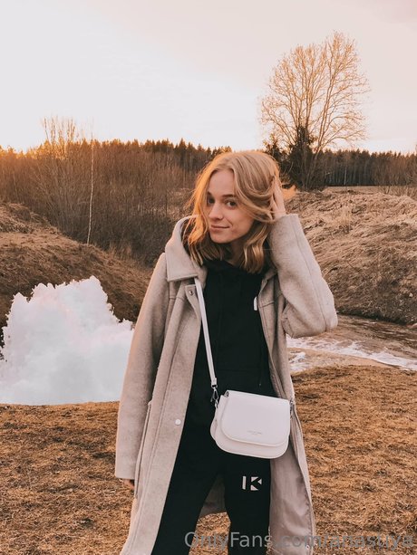 caught masturbating onlyfans beautiful pic