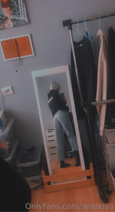 Anastiya model naked photo