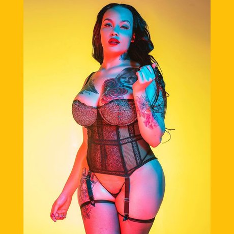 Sara Gold Iamsaragold nude model pic