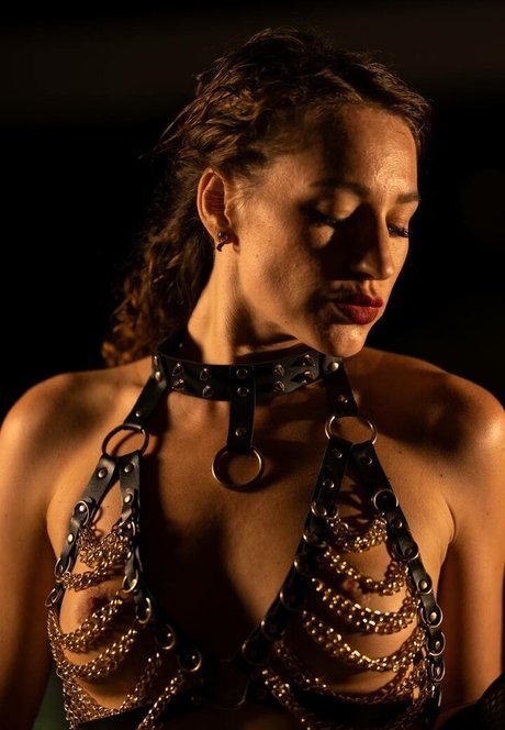 Art Rdug Show star nude image