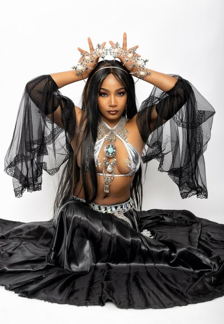 ZynahBear hot pornstar pictures