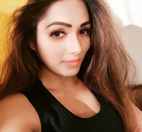 Zoya Rathore nude model photo