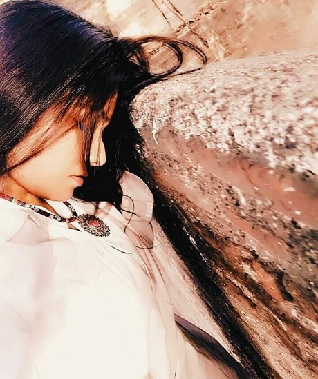 Zoya Rathore nice model images