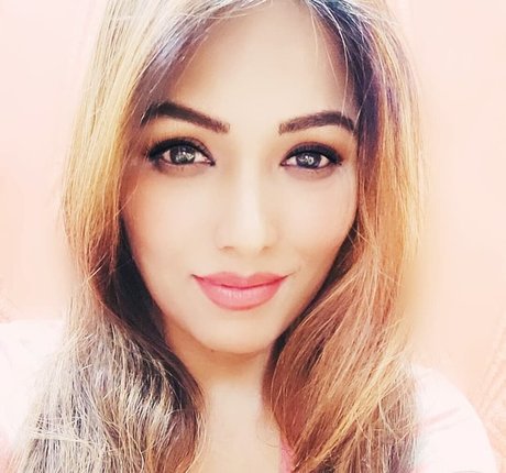 Zoya Rathore star hot photo