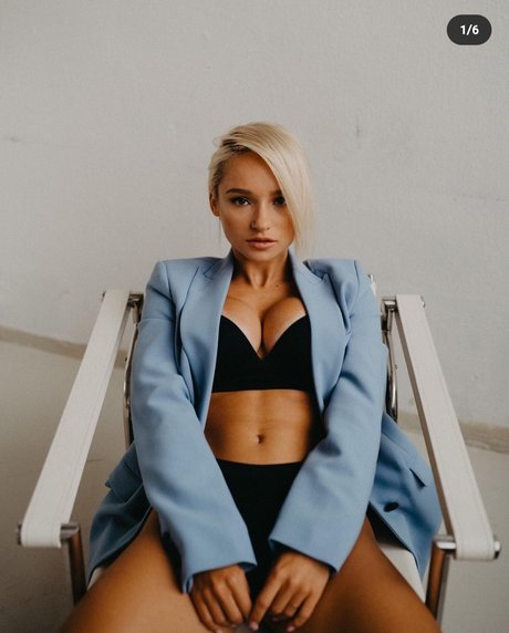 Zuzana Kardos model naked photos