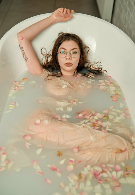 Zuzanna R star high quality picture