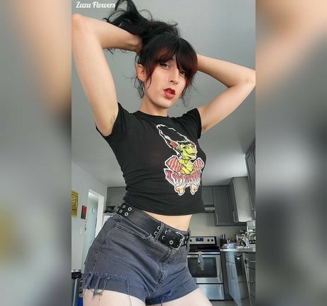 ZuzuFlowers star sex pics
