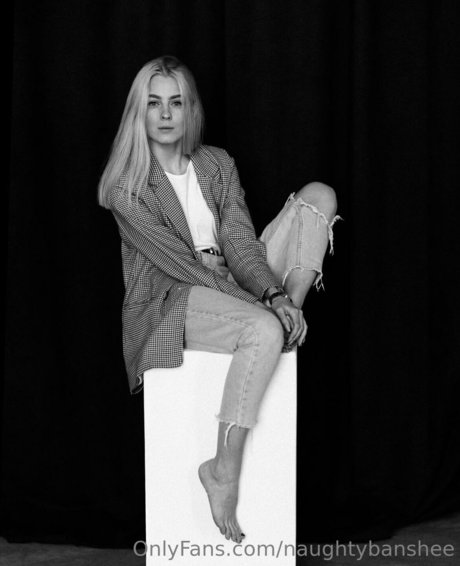 Naughtybanshee model sexy photos