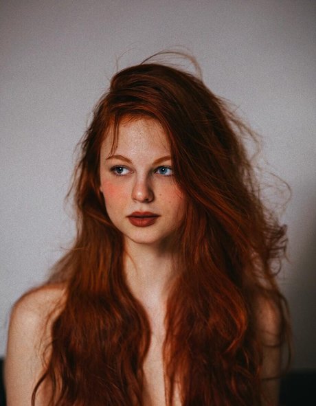 Sonia Red Fox_ exclusive model pic