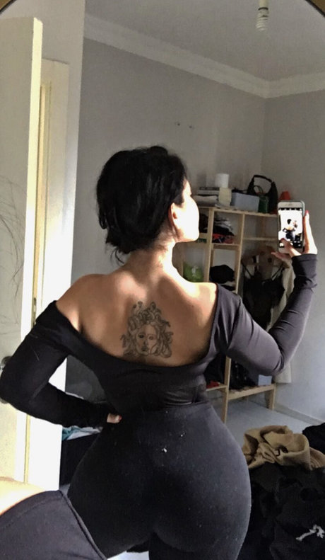 Benhaze44 naked pornstar picture