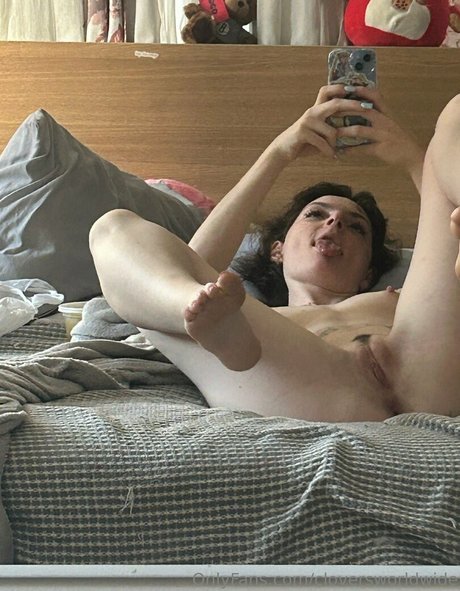 Cloversworldwide nude model gallery