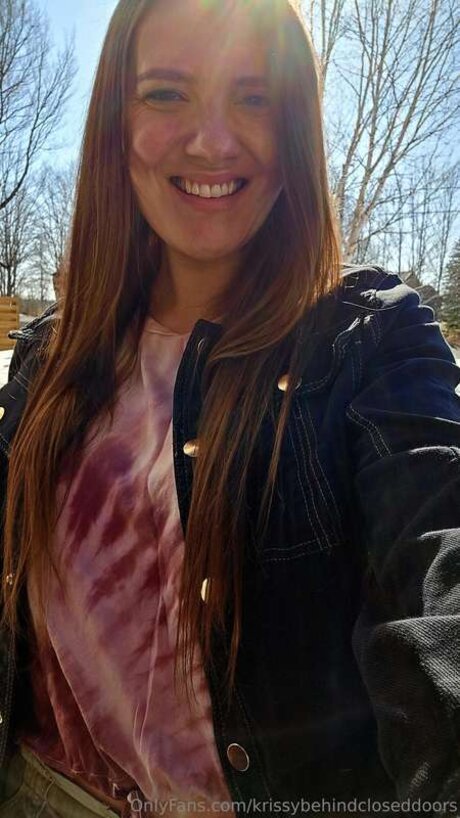 Krissybehindcloseddoors pornstar naked pic