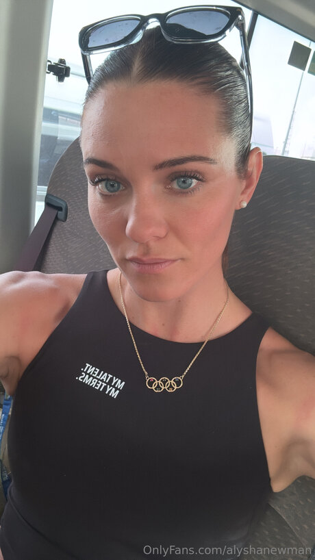 Alyshanewman model sexy image