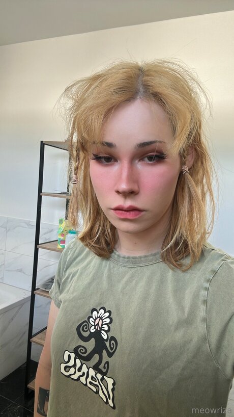 Meowriza erotic actress galleries