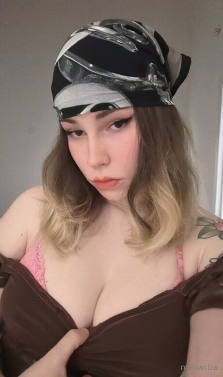 Meowriza adult star picture