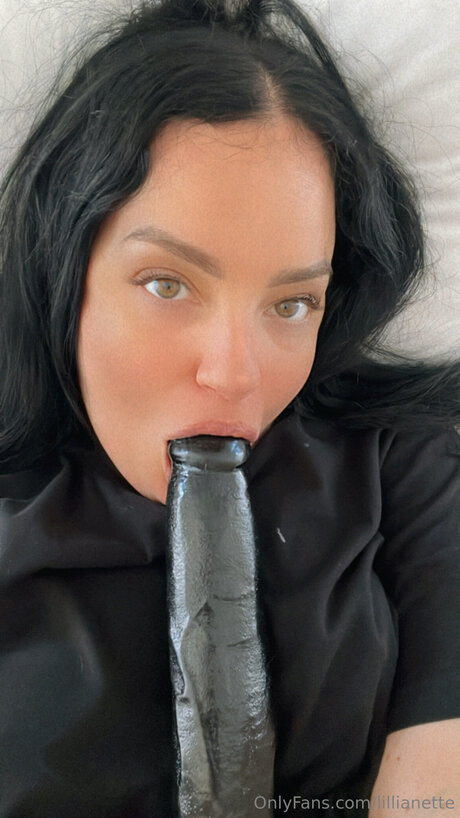 Lillianette model top images