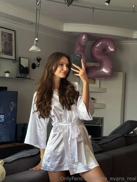 Kate Evans Real art model gallery