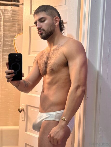 Uncutloc model hot pics