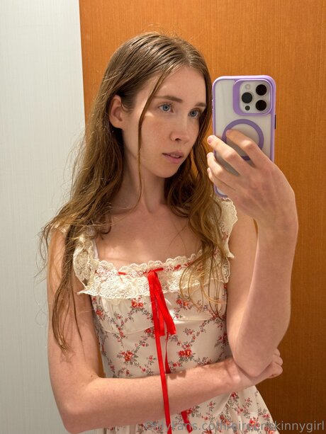 Eireenskinnygirl pornstar adult image