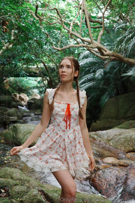 Eireenskinnygirl nude actress photo