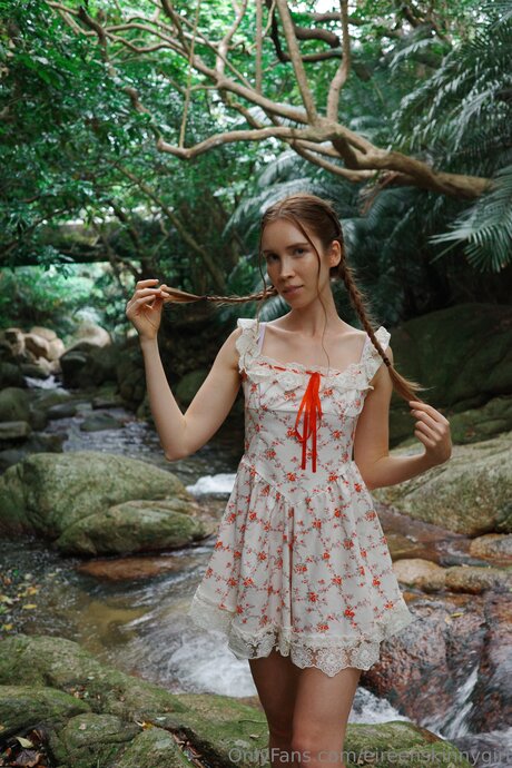 Eireenskinnygirl beautiful actress photo