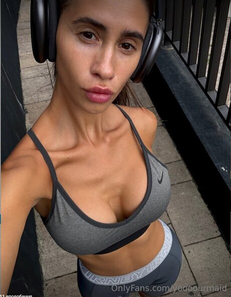 Yoooourmaid nude pornstar pics