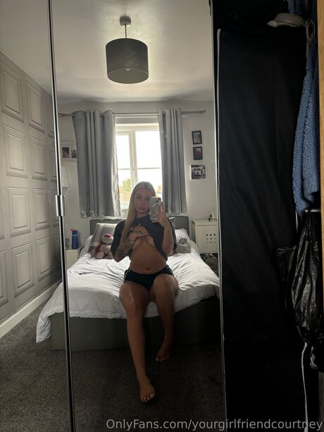 Yourgirlfriendcourtney porn star img