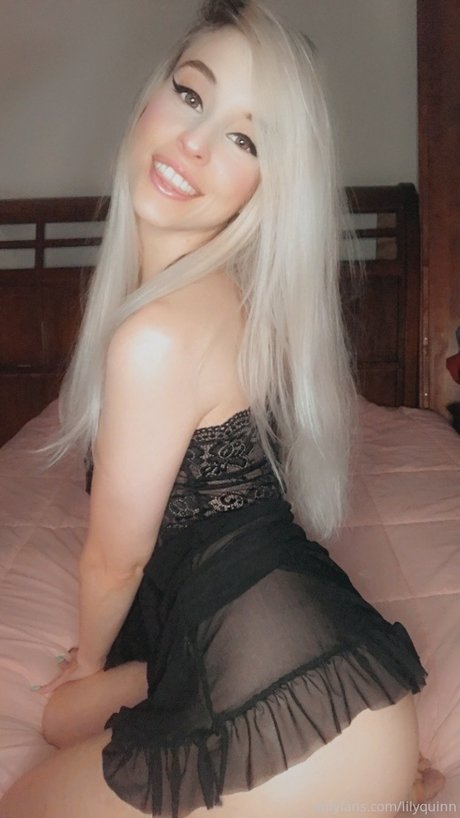 Lily Quinn model beautiful photos