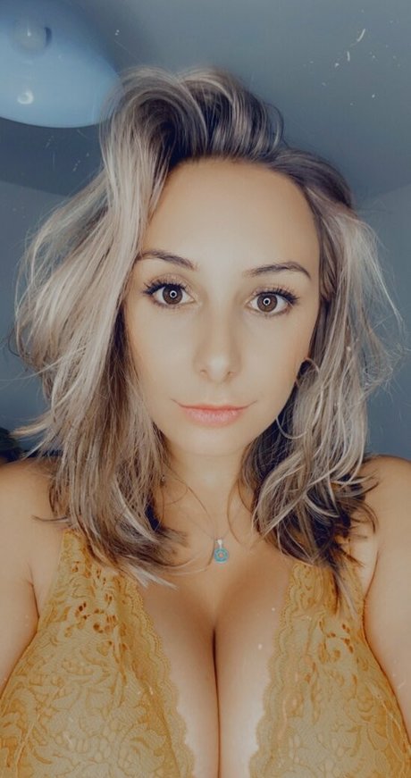 Mariah Leonne nudes model image