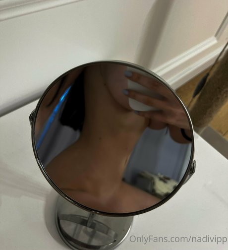 Nadi Va model pretty photos