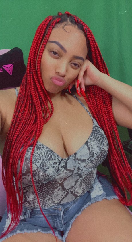 Yagurlbubblez naked model pic