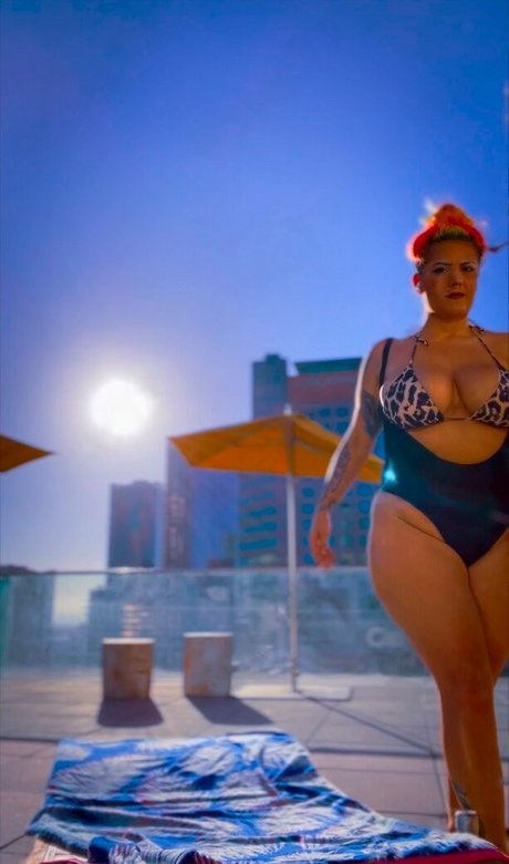 Zombiunicorn nude star images